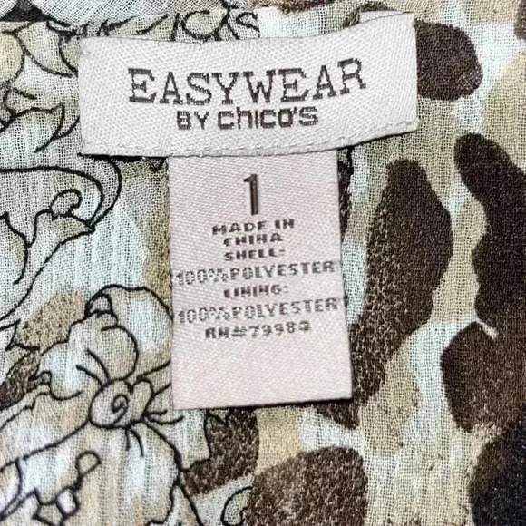 Chicos Easy wear Shirt/ vest 2 piece Set Size 1  Faux Suede Vest Abstract Animal - Picture 4 of 11